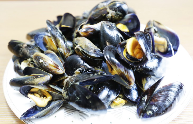 作为一名吃货,每次宵夜,只要去海鲜拍档,有一道菜我必点——淡菜.