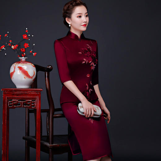 时尚高端绣花，婚礼喜事丈母娘旗袍裙LHS-L9080 商品图2