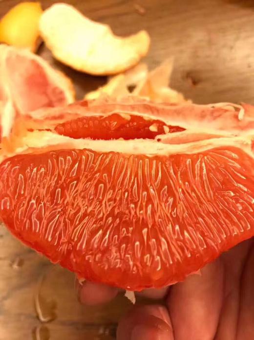 #小姐姐你想变瘦嘛？那么这款女神都爱的红西柚一定是必备的。 红心葡萄柚，高维生素C酸爽可口，夏日解暑佳品，酸酸甜甜。 商品图1