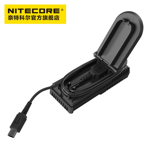 NITECORE奈特科尔UM10 LCD显示屏智能USB充电器 商品图2