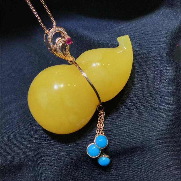 精美蜜蜡葫芦镶嵌18k金钻石77红宝77绿松独特设计精工镶嵌葫芦