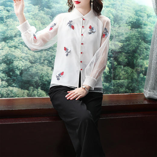 BS-YYT6823B新款时尚翻领重工刺绣舒适上衣TZW 商品图0