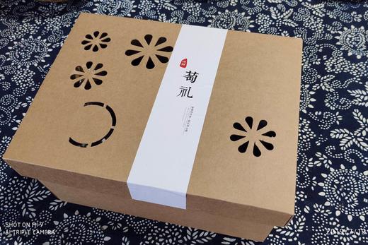 紫提葡萄礼盒装每盒净重3斤左右每天现采摘