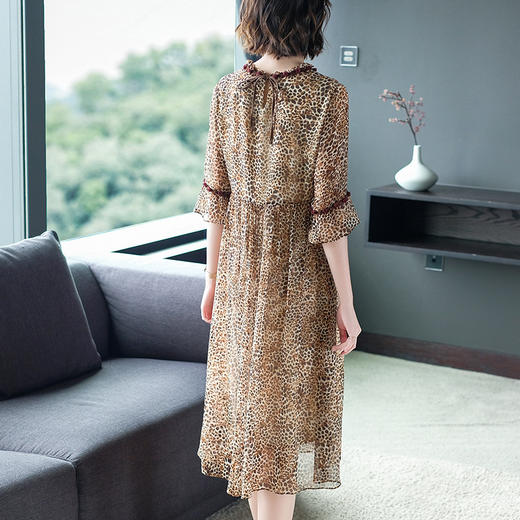 WWM-46303新款轻奢大摆木耳边豹纹印花真丝连衣裙TZW 商品图2