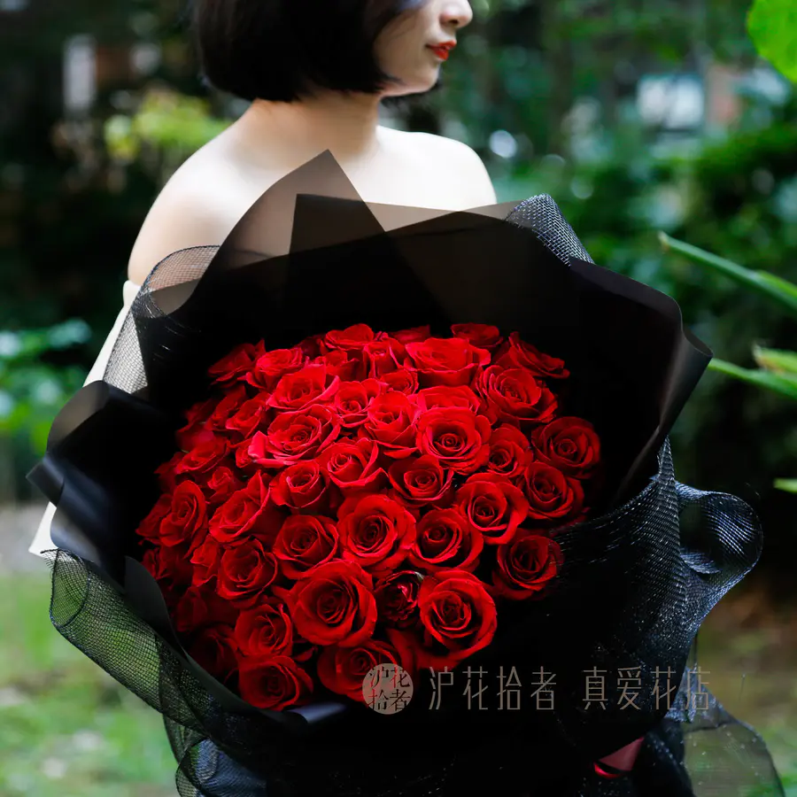 亲爱的 热爱的 红玫瑰花束