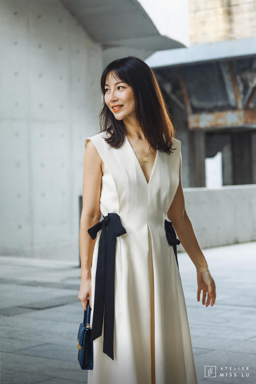 AtelierMissLu / Bonnie-珍珠白腰间装饰V领连身裙 商品图2