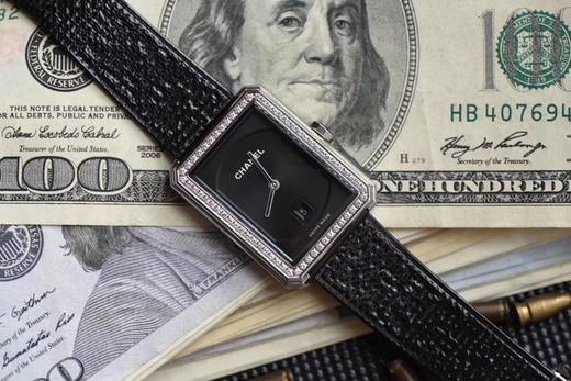 BV香奈儿将第一款充满女性韵味的PREMIÈRE腕表，带入充满阳刚之美的新境界。女士腕表，精钢表带，石英机芯，密底。 商品图3