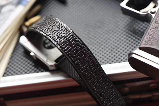 BV香奈儿将第一款充满女性韵味的PREMIÈRE腕表，带入充满阳刚之美的新境界。女士腕表，精钢表带，石英机芯，密底。 商品图8