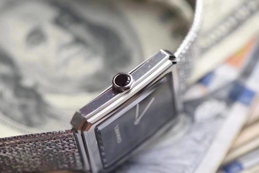 BV香奈儿将第一款充满女性韵味的PREMIÈRE腕表，带入充满阳刚之美的新境界。女士腕表，精钢表带，石英机芯，密底。 商品图6