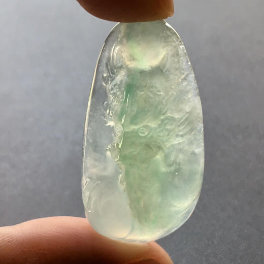 冰种阳绿俏色厚庄翡翠龙牌 商品图7