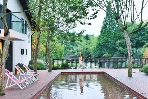【彭州-309号院】5房小院，成都出发1.5h打卡苏梅岛同款红色泳池、地暖，临溪玩水，睡进龙门山·柒村的“海岛风别墅”WSSS 商品图4