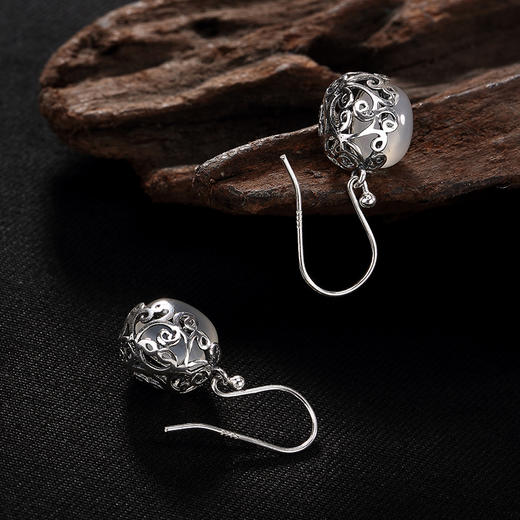 YLY-001新款复古白玉髓镶嵌S925纯银高档百搭耳坠TZW 商品图2