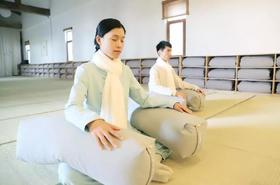 炼功长枕