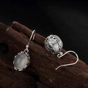 YLY-001新款复古白玉髓镶嵌S925纯银高档百搭耳坠TZW