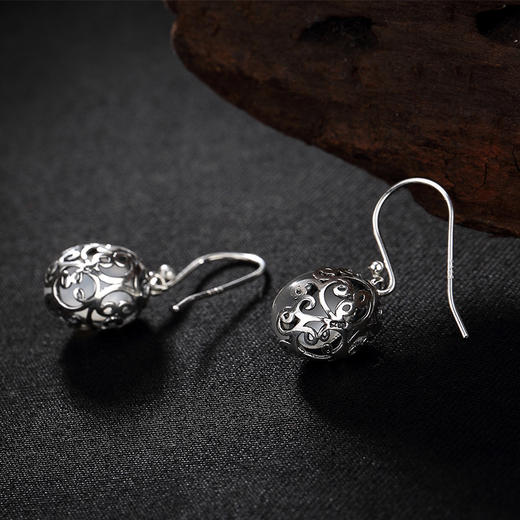 YLY-001新款复古白玉髓镶嵌S925纯银高档百搭耳坠TZW 商品图3