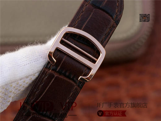 ZF卡地亚蓝气球W6920078。卡地亚蓝气球多功能计时码表 【精彩细节】腕表尺寸44mmX15.8mm，相对于原装只厚了1mm。表盘钮锁 商品图7