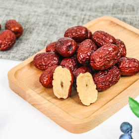 日食三颗枣，百岁不显老