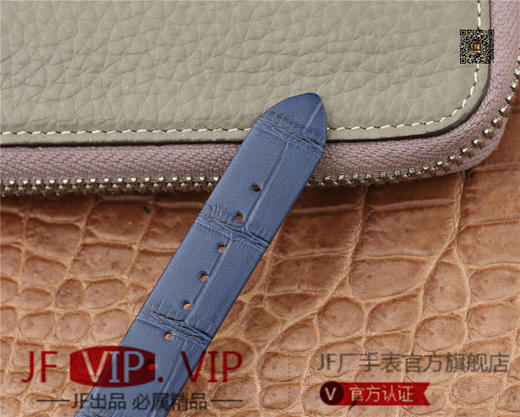 卡地亚BALLON BLANC DE CARTIER系列腕表。这款女士珠宝腕表的最大亮点在于表壳4时位置点缀一颗光华璀璨的钻石，巧妙 商品图3