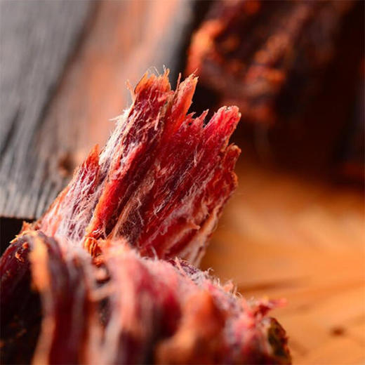 阿坝州风干牛肉干 | 纯手工手撕牛肉 自然风干八成 椒香四溢 肉质紧实 鲜香有嚼劲 麻辣/五香 两种口味任你选 商品图1
