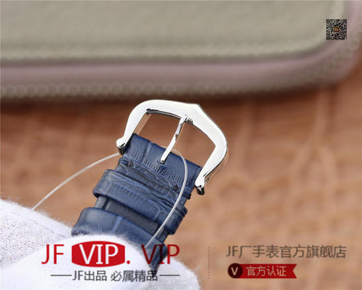 卡地亚BALLON BLANC DE CARTIER系列腕表。这款女士珠宝腕表的最大亮点在于表壳4时位置点缀一颗光华璀璨的钻石 商品图7