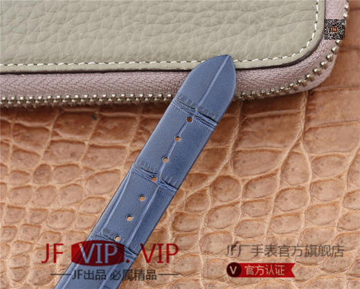 卡地亚BALLON BLANC DE CARTIER系列腕表。这款女士珠宝腕表的最大亮点在于表壳4时位置点缀一颗光华璀璨的钻石 商品图9