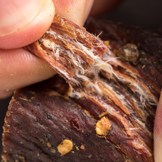 阿坝州风干牛肉干 | 纯手工手撕牛肉 自然风干八成 椒香四溢 肉质紧实 鲜香有嚼劲 麻辣/五香 两种口味任你选 商品图2