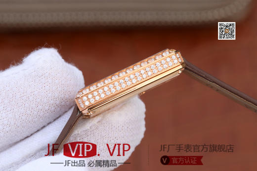 伯爵LIMELIGHT系列G0A39200，原装进口56p石英机芯，表径：15x31毫米，高品质女表。18k电镀玫瑰金表壳，镶衬34颗圆形捷克水钻。 商品图4