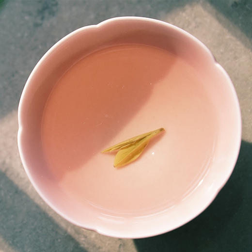 景德镇全手工高温颜色釉粉色葵口斗笠杯 商品图3