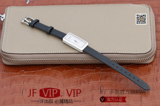 伯爵LIMELIGHT系列G0A39200，原装进口56p石英机芯，表径：15x31毫米，高品质女表。18k电镀玫瑰金表壳，镶衬34颗圆形捷克水钻。 商品图8