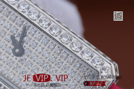 伯爵LIMELIGHT系列G0A39200，原装进口56p石英机芯，表径：15x31毫米，高品质女表。18k电镀玫瑰金表壳，镶衬34颗圆形捷克水钻。 商品图3