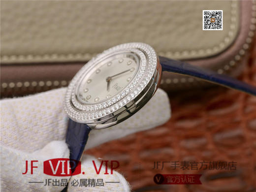 伯爵Possession女士腕表，此款腕表的圆形表圈也可以随着指尖完成360°优雅的旋转，中央的钻石随势划出一道优美的弧线，仿若在腕上跳一曲唯美的华尔兹 商品图5