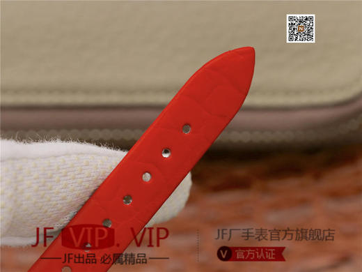 伯爵Possession女士腕表，此款腕表的圆形表圈也可以随着指尖完成360°优雅的旋转，中央的钻石随势划出一道优美的弧线，仿若在腕上跳一曲唯美的华尔兹 商品图8