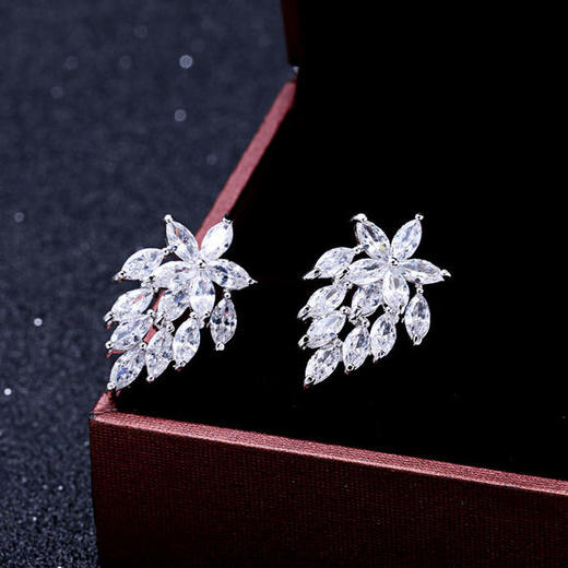 NT0022EA新款韩国气质银针树叶锆石耳环TZW 商品图3