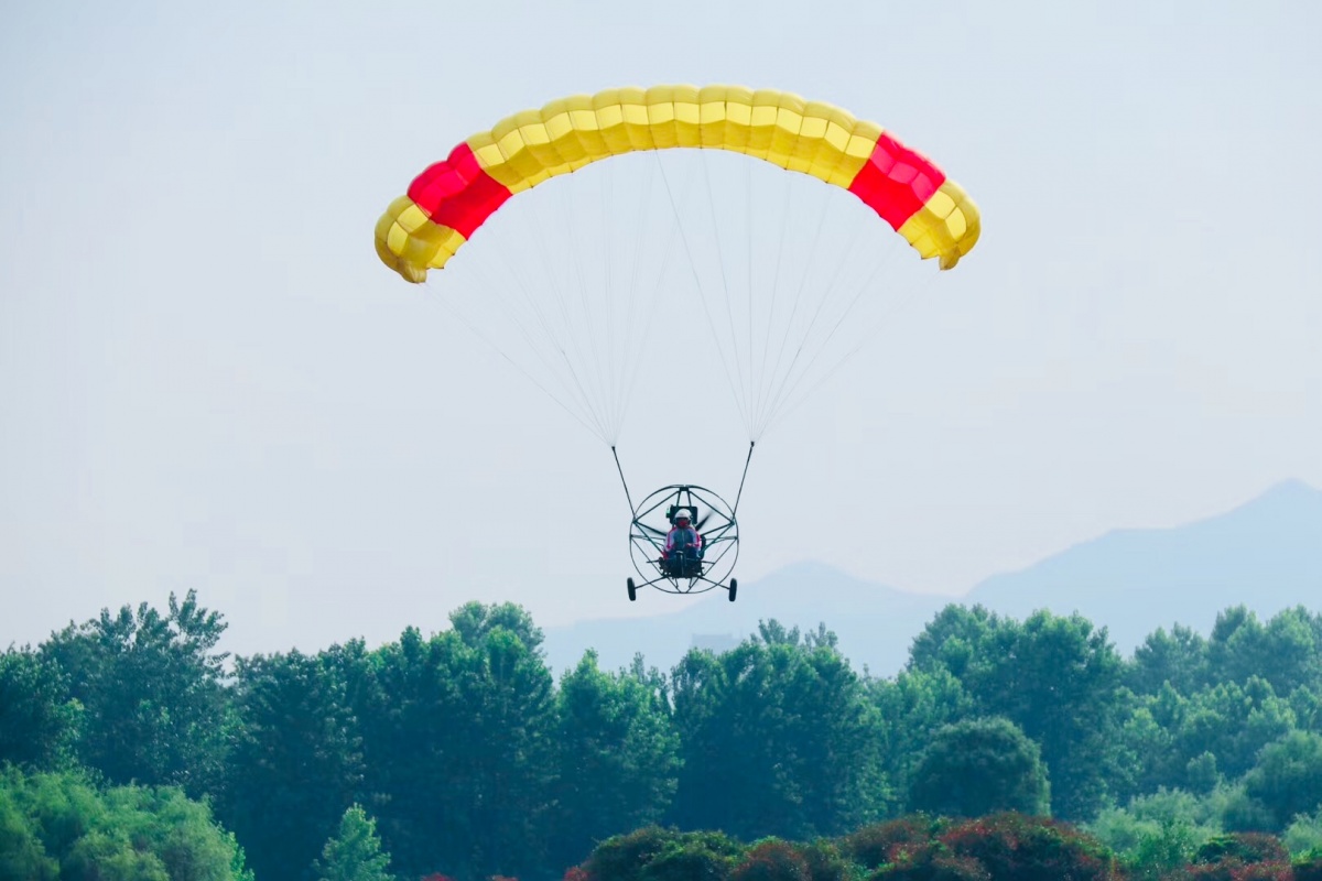 团建定制桐洲岛动力滑翔伞篝火晚会皮划艇环岛骑行