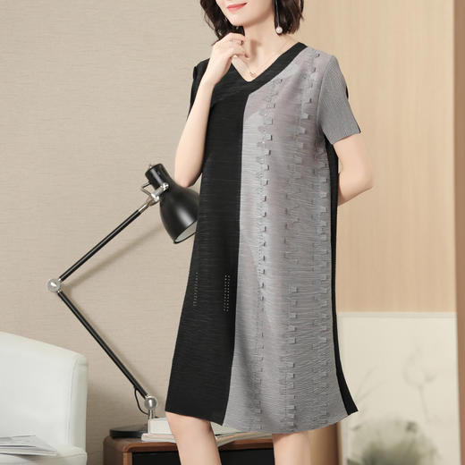 XSL-E3018新款短袖拼色宽松大码三宅褶皱连衣裙TZW 商品图1