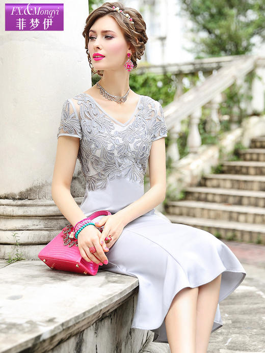 FMY-23998有女人味的连衣裙女短袖夏装法式小众修身绣花V领裙 商品图2