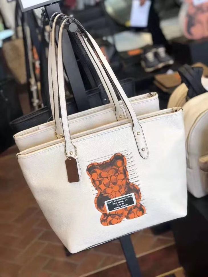 coach蔻驰新款小熊全皮拉链托特包2色