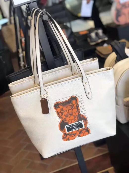 coach蔻驰新款小熊全皮拉链托特包2色