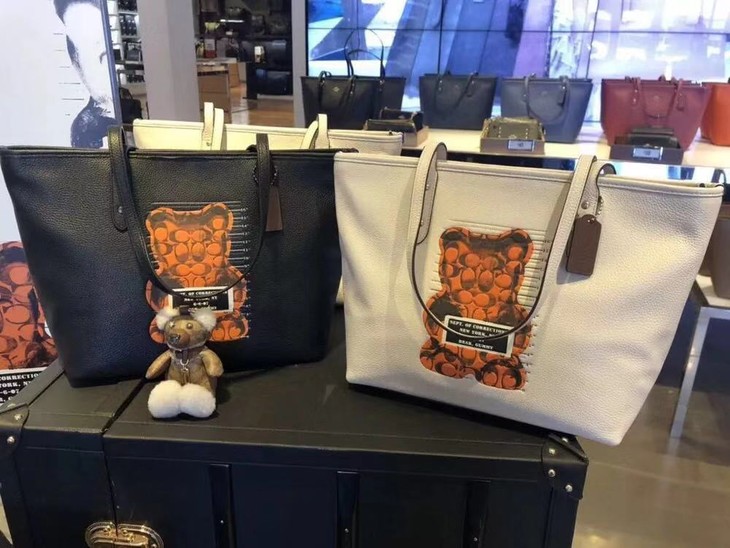 coach蔻驰新款小熊全皮拉链托特包2色