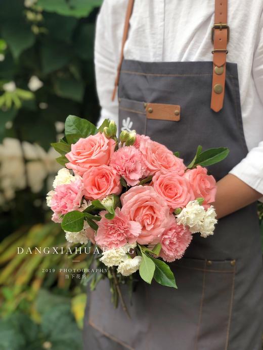 【特别的人】粉玫瑰5 粉色康乃馨5 白色多头康3 送栀子花叶随机 商品图2