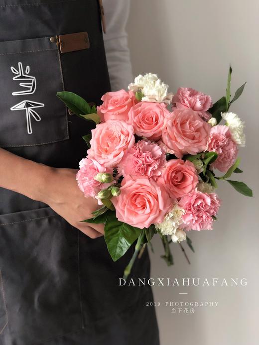 【特别的人】粉玫瑰5 粉色康乃馨5 白色多头康3 送栀子花叶随机 商品图3