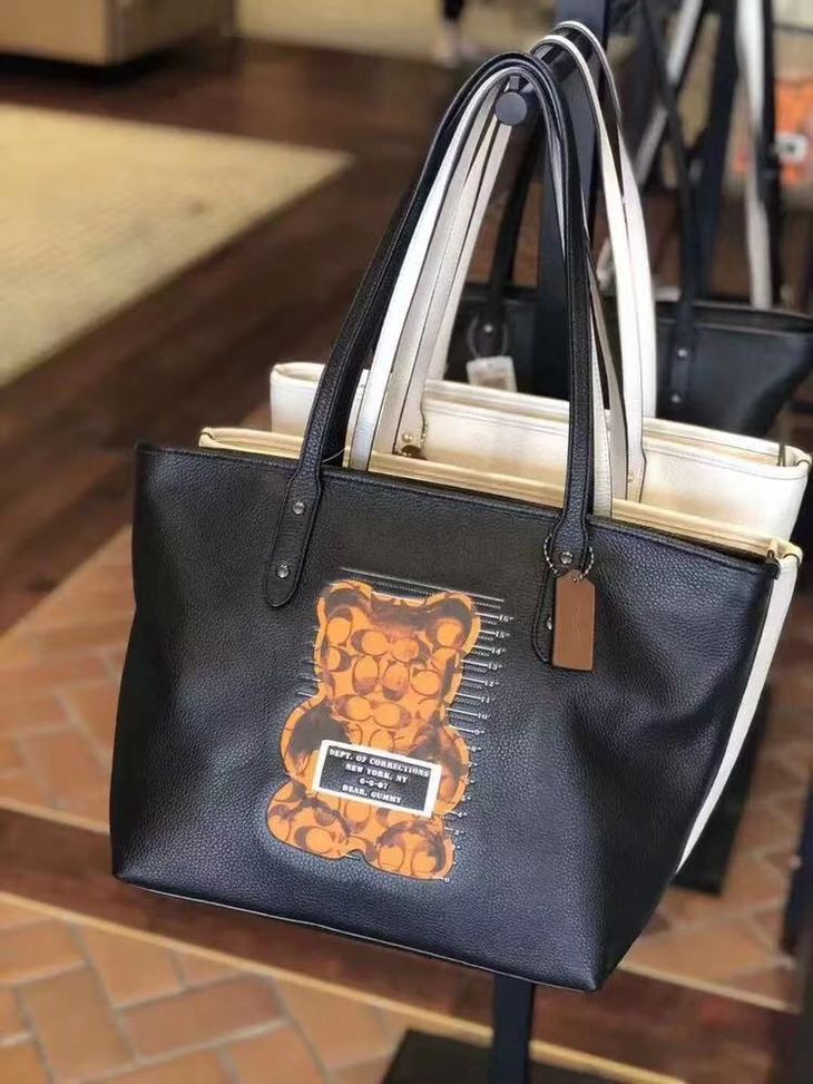 coach蔻驰新款小熊全皮拉链托特包2色