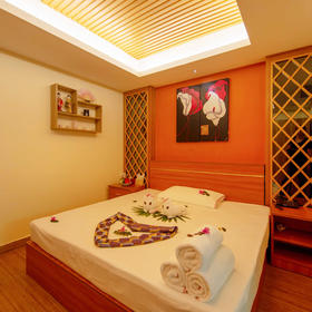 皇家SPA酒店【樱花小栈客房】私家温泉池 大床房