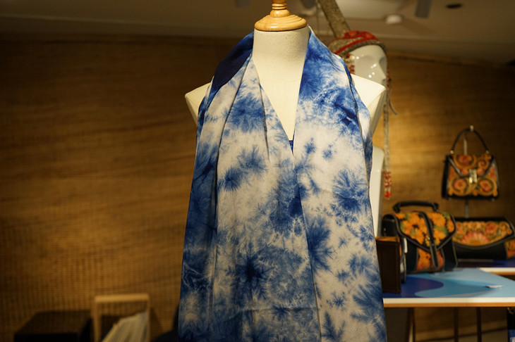 深山集市 云南大理手工扎染蓝天白云围巾90*200 - 深山集市总部