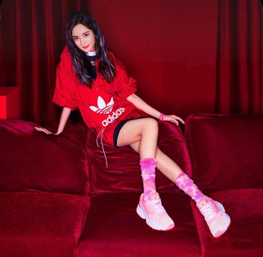 点此购买 女款杨幂baby款 三叶草早秋渐变色老爹鞋 98 124119