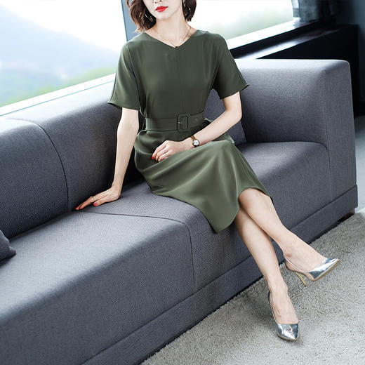 ZYY-C122新款时尚宽松直筒收腰军绿色长款套头连衣裙TZW 商品图1