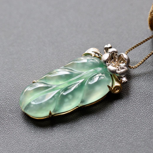 高冰种阳绿翡翠叶子设计师款18k白金黄金钻石镶嵌