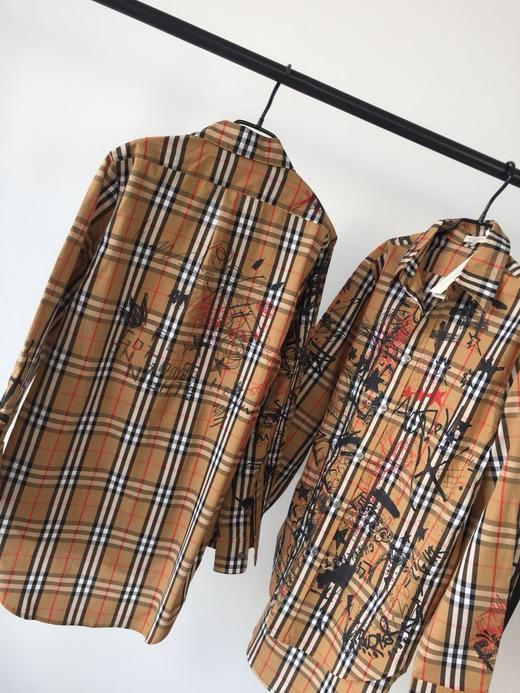 点此购买 男女款 巴宝莉格子涂鸦衬衫 左124255