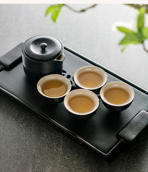 【LOHAS陆宝 旋纹旅行壶茶组】 茶具礼盒套装 茶礼陶瓷茶具送礼自用高端功夫茶具套组当代人文美学茶壶茶杯茶盘能量茶器 一壶两杯 黑白色茶礼旅行茶具【台湾陆宝】 商品图1