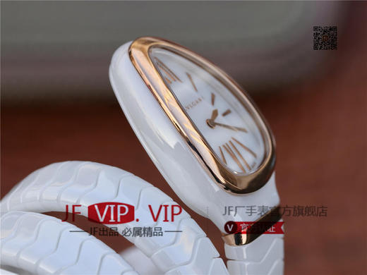 BV宝格丽SERPENTI系列白色陶瓷与黑陶瓷腕表以精美蛇形向众人展现时尚奢华之美。表圈处镶嵌切割美钻，精美奢华 商品图3